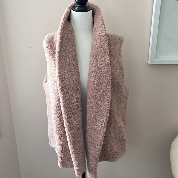 Norla Canada l Faux Fur Pink Vest - Picture 1 of 6